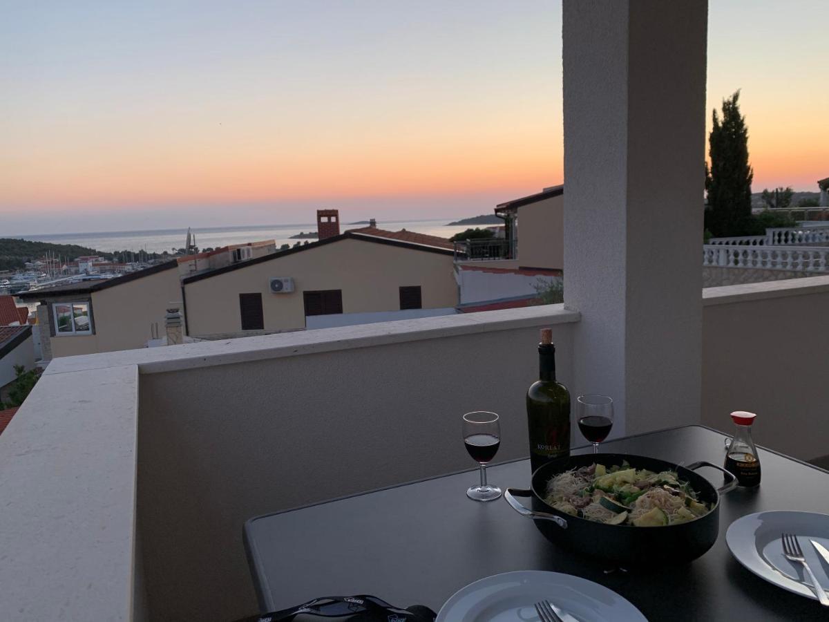 Appartamento Mara Rogoznica  Esterno foto